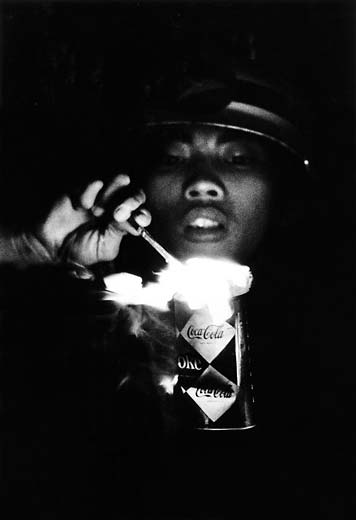 Из книги "Vietnam Inc." Филипа Джонса Грифитса (28 фото + текст)