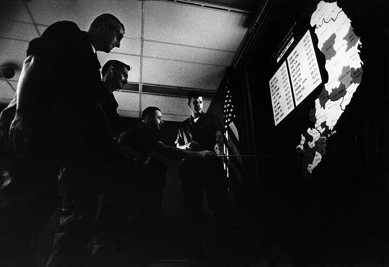 Из книги "Vietnam Inc." Филипа Джонса Грифитса (28 фото + текст)