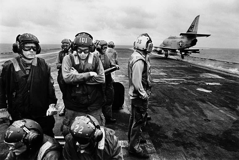 Из книги "Vietnam Inc." Филипа Джонса Грифитса (28 фото + текст)
