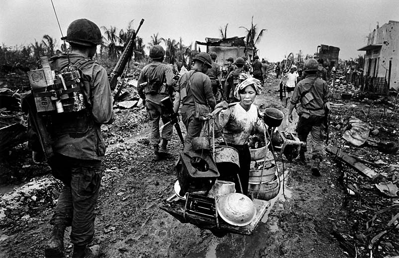 Из книги "Vietnam Inc." Филипа Джонса Грифитса (28 фото + текст)