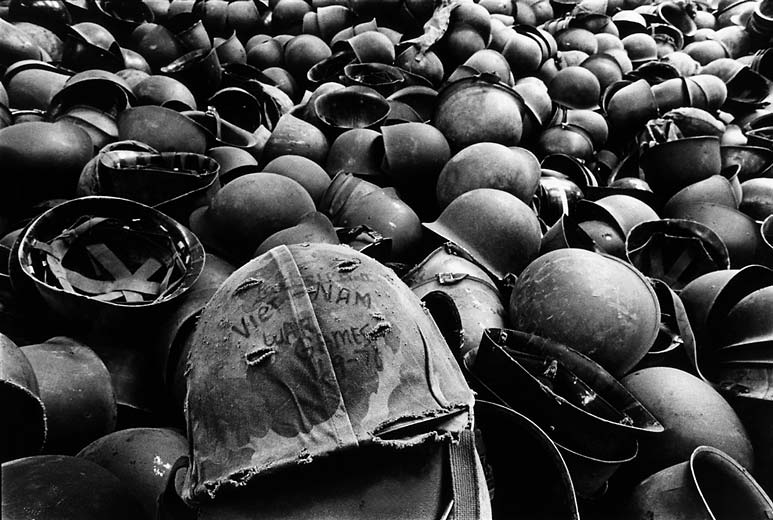 Из книги "Vietnam Inc." Филипа Джонса Грифитса (28 фото + текст)